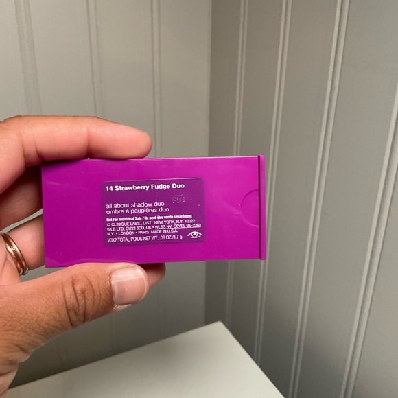 Clinique all about shadow duo strawberry fudge - Picture 3 of 3